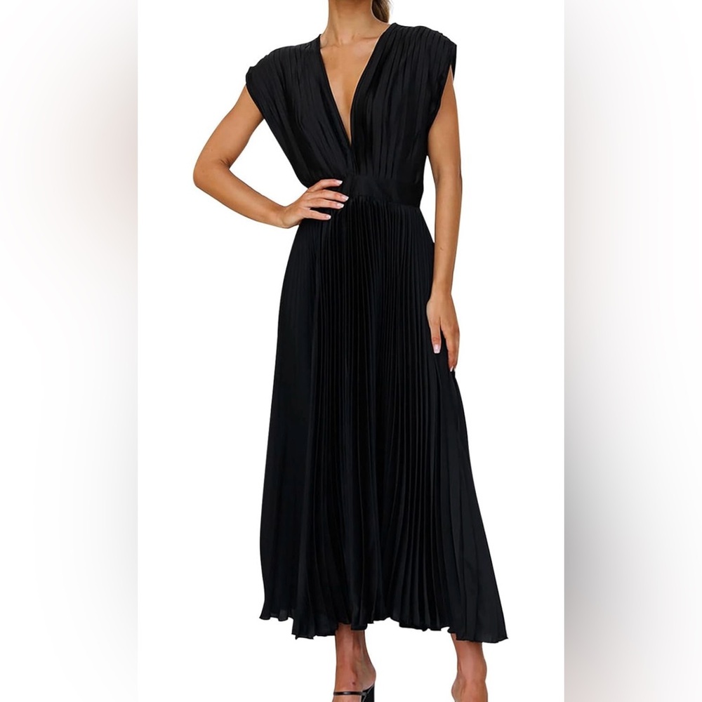 Elegant Black Pleated Backless Maxi Dress